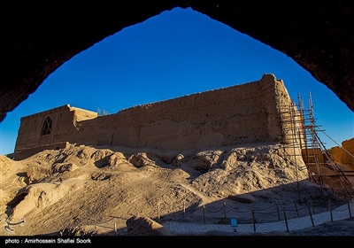 مصالح به کار رفته در این مجموعه متراکم خشت و گل بوده و خشت‌ها اغلب منتسب به معماری ساسانی است