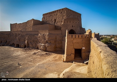 مصالح به کار رفته در این مجموعه متراکم خشت و گل بوده و خشت‌ها اغلب منتسب به معماری ساسانی است