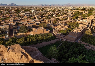 شهرستان میبد، که یکی از قدیمی‌ترین شهرهای ایران و استان یزد به شمار می‌آید، از قدمتی چندین هزارساله برخوردار است. این شهر به دلیل برخورداری از بافت تاریخی، بسیاری از عمارات و بناهای ارزشمند خود را در فهرست سازمان میراث فرهنگی کشور به ثبت رسانده است. 
