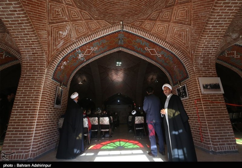 آیین گشایش نمایشگاه عکس علمداران انقلاب اسلامی در اردبیل به روایت تصویر