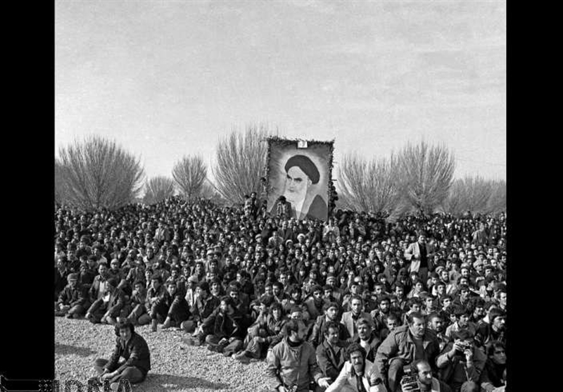 اسلامی جمہوریہ ایران کے رہبر کبیر حضرت امام خمینی (ری) کی وطن واپسی