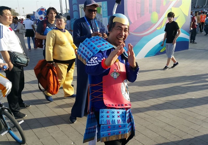 حاشیه دیدار ژاپن - قطر| پخش بلیت رایگان بین عرب‌زبانان و حضور تماشاگران ایرانی در ورزشگاه + تصاویر