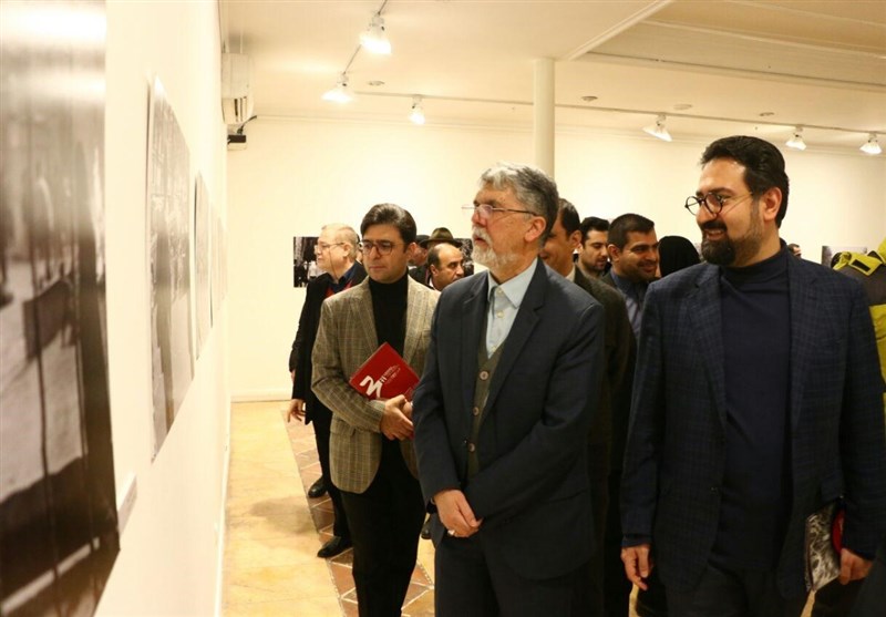 افتتاح نمایشگاه عکس روزهای انقلاب در خانه هنرمندان ایران