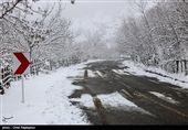 بارش 30 سانتی متری برف راه روستاهای کوهستانی مینودشت را مسدود کرد