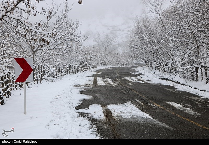 اسکان اضطراری 46 مسافر محبوس در برف و کولاک در جاده‌های خراسان شمالی