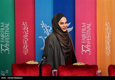 نرگس آبیار کارگردان در نشست خبری فیلم شبی که ماه کامل شد - سی‌وهفتمین جشنواره فیلم فجر 