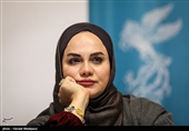 نرگس آبیار کارگردان در نشست خبری فیلم شبی که ماه کامل شد - سی‌وهفتمین جشنواره فیلم فجر 