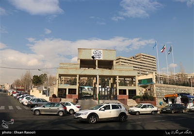 دانشگاه شهید بهشتی در فاز 3 شهرک اکباتان واقع شده است