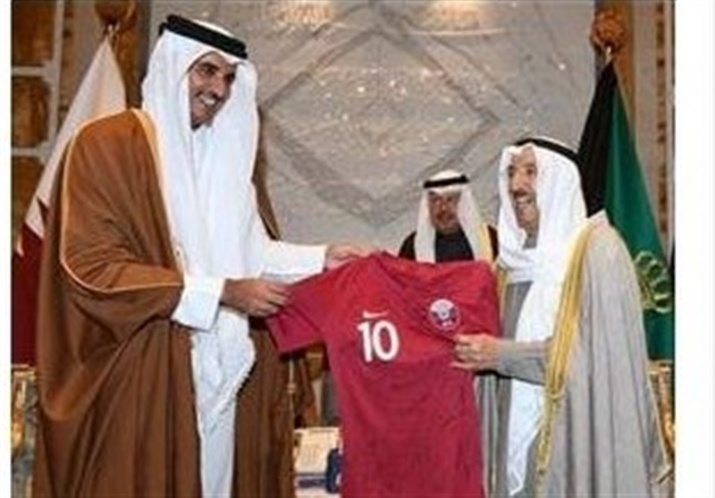 اهدای پیراهن قهرمان جام ملت‌های آسیا به امیر کویت+ فیلم