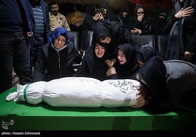 دیدار خانواده شهید حبیب الله کندوانی پس از 30 سال در معراج شهدا