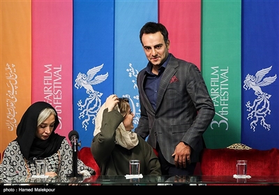 حامد کمیلی بازیگر در نشست خبری فیلم جمشیدیه - سی‌وهفتمین جشنواره فیلم فجر