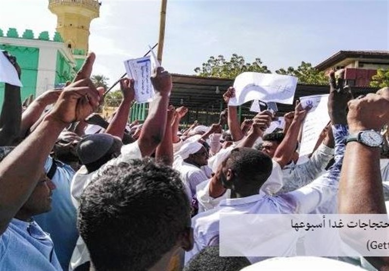 تظاهرات شبانه در خارطوم/ بازداشت دبیرکل بزرگترین حزب معارض سودانی