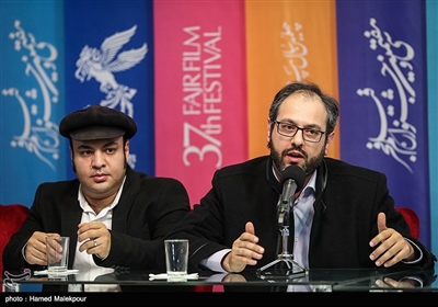 محمدرضا شفاه تهیه‌کننده در نشست خبری فیلم «دیدن این فیلم جرم است» - سی‌وهفتمین جشنواره فیلم فجر 
