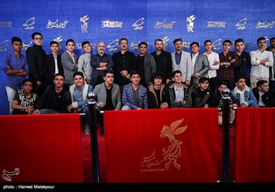 عوامل فیلم «۲۳ نفر» در سی‌وهفتمین جشنواره فیلم فجر