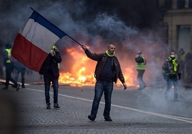 Protesters Clash With Police In Paris As Yellow Vests Join Cgt Demonstrations Video 6401