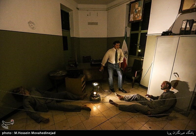 Visitors Flock to Ebrat Museum in Tehran