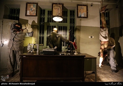 Visitors Flock to Ebrat Museum in Tehran