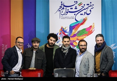 عوامل فیلم «متری شش و نیم» در پایان نشست خبری - سی‌وهفتمین جشنواره فیلم فجر 