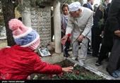 عطرافشانی و گلباران مزار شهدای ادیان توحیدی با حضور خانواده معظم شهدای ارمنی، کلیمی، زرتشتی و آشوری در آرامستان زرتشتیان تهران