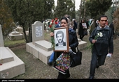 عطرافشانی و گلباران مزار شهدای ادیان توحیدی با حضور خانواده معظم شهدای ارمنی، کلیمی، زرتشتی و آشوری در آرامستان زرتشتیان تهران