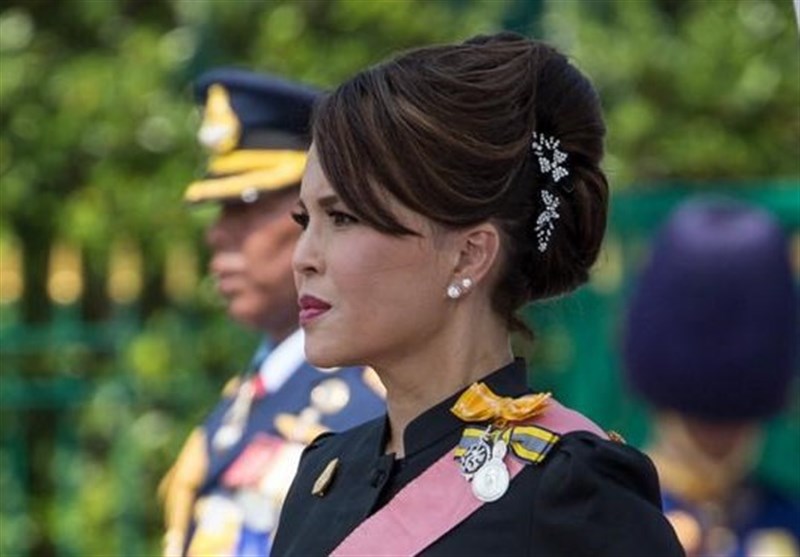 پادشاه تایلند مخالف نخست‌وزیری خواهر