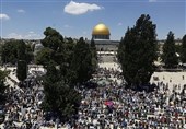 سرازیر شدن ده‌ها هزار فلسطینی به سمت مسجدالاقصی در اولین جمعه ماه رمضان