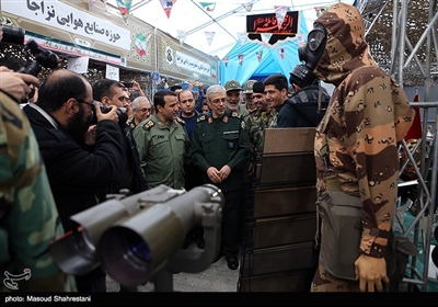 بازدید سرلشگر باقری رئیس ستاد کل نیروهای مسلح از نمایشگاه ملی دستاوردهای انقلاب اسلامی و دفاع مقدس