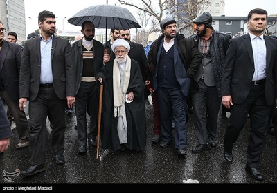 حضور آیت‌الله احمد جنتی رئیس مجلس خبرگان رهبری در راهپیمایی چهلمین سالگرد پیروزی انقلاب اسلامی - تهران