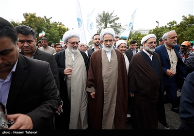 حجت الاسلام و المسلمین منتظری دادستان کل کشور در راهپیمایی چهلمین سالگرد پیروزی انقلاب اسلامی ایران در کیش 