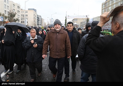 حسین سازور مداح اهل بیت(ع) در مراسم راهپیمایی 22 بهمن و چهلمین سالگرد پیروزی انقلاب اسلامی در تهران 