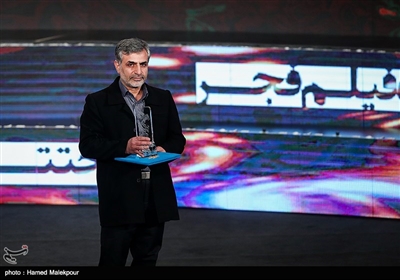 اهداء سیمرغ بلورین بهترین طراحی لباس سی‌وهفتمین جشنواره فیلم فجر به محمدرضا شجاعی برای فیلم «ماجرای نیمروز، رد خون»