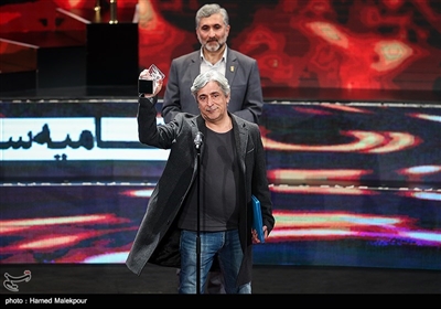اهداء سیمرغ بلورین بهترین صدابرداری سی‌وهفتمین جشنواره فیلم فجر به ایرج شهزادی برای فیلم «متری شش و نیم»