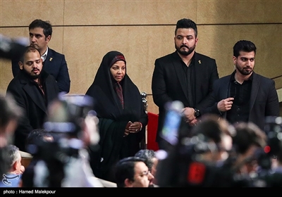 مرضیه هاشمی خبرنگار آمریکایی الاصل شبکه پرس تی وی در مراسم اختتامیه سی‌وهفتمین جشنواره فیلم فجر