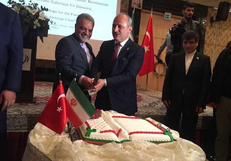 وزیر زیرساخت ترکیه در مراسم سالگرد پیروزی انقلاب اسلامی: ایران و ترکیه مکمل یکدیگرند
