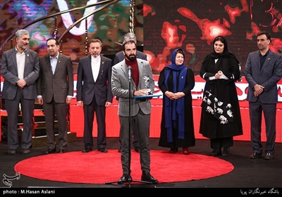 اهداء سیمرغ بلورین بهترین فیلمنامه سی‌وهفتمین جشنواره فیلم فجر به محسن قرایی برای فیلم «قصر شیرین» 