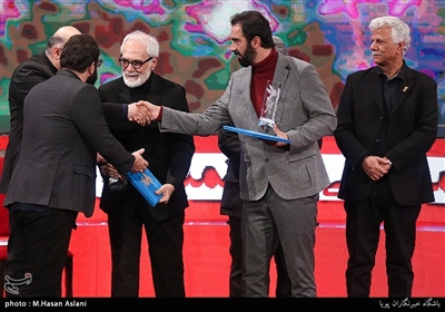 اهداء سیمرغ بلورین بهترین فیلمنامه سی‌وهفتمین جشنواره فیلم فجر به محسن قرایی برای فیلم «قصر شیرین» 