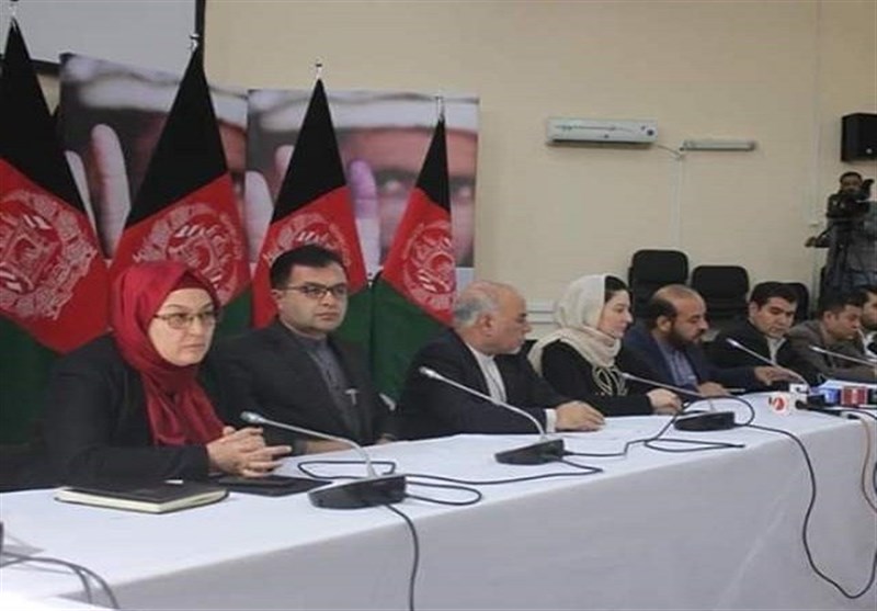 اعضای کمیسیون انتخابات افغانستان پس از برکناری ممنوع الخروج شدند