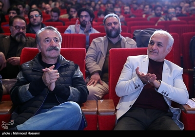 حسن عباسی و مهران رجبی در مراسم اختتامیه پنجمین جشنواره هنر مقاومت