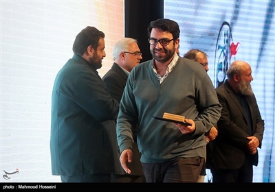 تقدیر از حسین جودوی مدیرکل فرهنگی خبرگزاری تسنیم به عنوان رسانه برتر پنجمین جشنواره هنر مقاومت