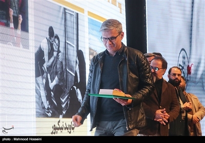 تقدیر از جاوید نیک‌پور برگزیده بخش عکس پنجمین جشنواره هنر مقاومت