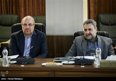 حشمت‌الله فلاحت‌پیشه و محمدباقر قالیباف در جلسه مجمع تشخیص مصلحت نظام