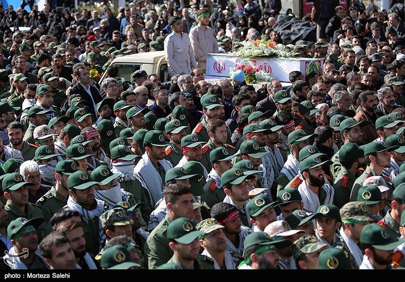 اصفهان| بهشت نصف‌جهان در انتظار 27 شهید گلگون کفن؛ جمعیت 5 کیلومتری تشییع‌کنندگان