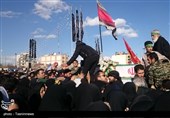 اصفهان| حضور پر رنگ نوجوانان دهه هشتادی در مراسم تشییع؛ آماده شهادتیم