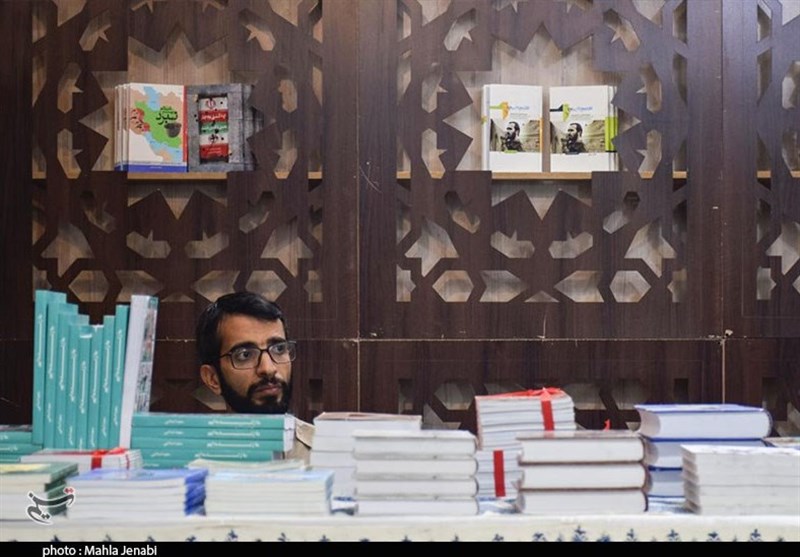 نهمین نمایشگاه ملی کتاب دفاع مقدس در کرمان به کار خود پایان داد