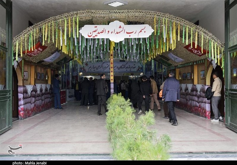 کنگره 6500 شهید استان کرمان| نشست تخصصی شعر در نمایشگاه ملی کتاب دفاع مقدس برگزار شد