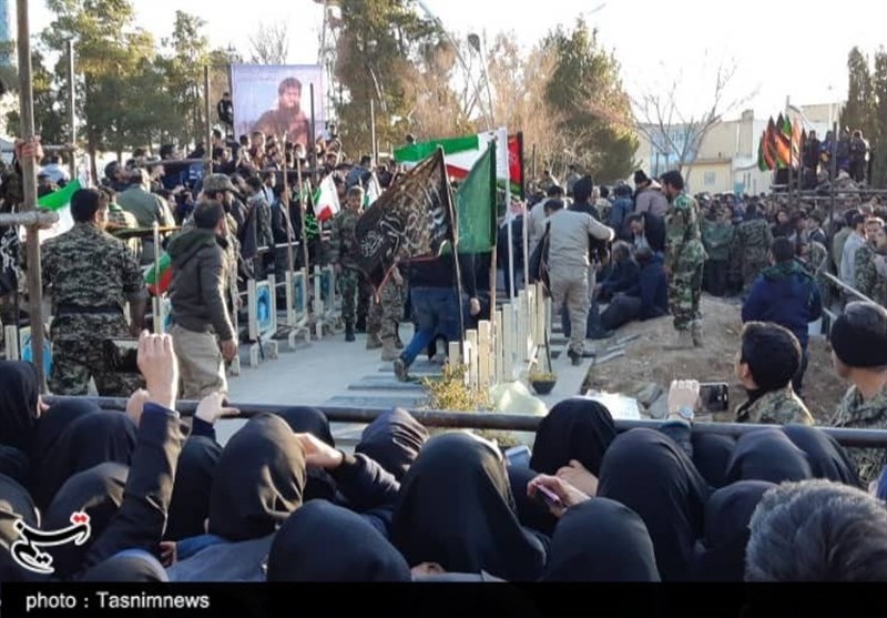 شهدای مدافع وطن در اصفهان به خاک سپرده شدند
