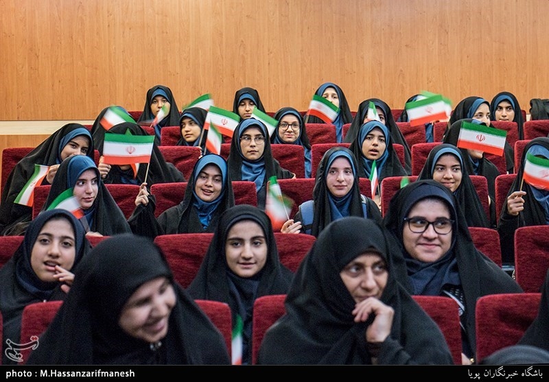یزد | زنان پرچم‌دار تفکر انقلابی، توانمندسازی اقتصادی و مقاومت اجتماعی در برابر دشمنان باشند