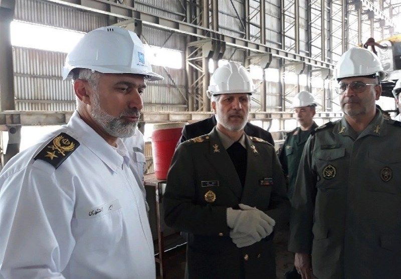 وزیر دفاع: توسعه و تجهیز ناوگان دریایی ارتش و سپاه با قدرت پیگیری می‌شود