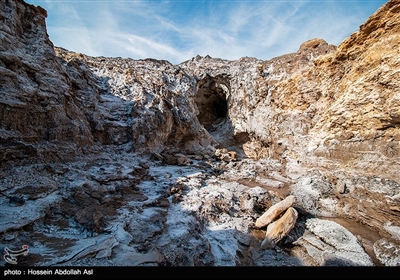 گنبد نمکی جاشک در استان بوشهر، با وسعت یک‌هزار و 366 هکتار و ارتفاع یک‌هزار و 350 متریکی از بزرگ‌ترین ، فعالترین و زیباترین گنبدهای نمکی ایران و خاورمیانه است