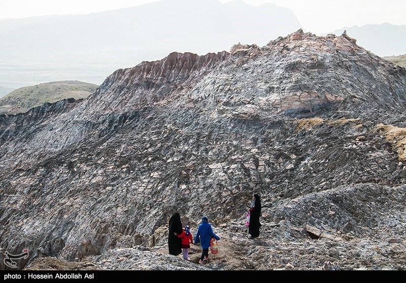 کوه نمک یا گنبد نمکی جاشک در استان بوشهر